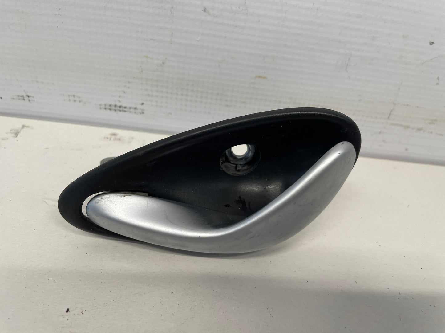 2004 Pontiac GTO LH Interior Door Handle OEM - Day's Parts Yard