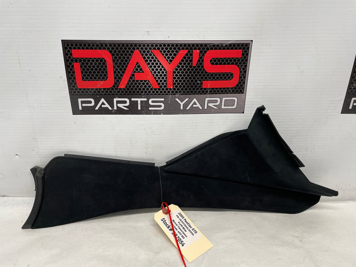 2005 Pontiac GTO RH Passenger Suede Center Console Trim Panel OEM - Day's Parts Yard