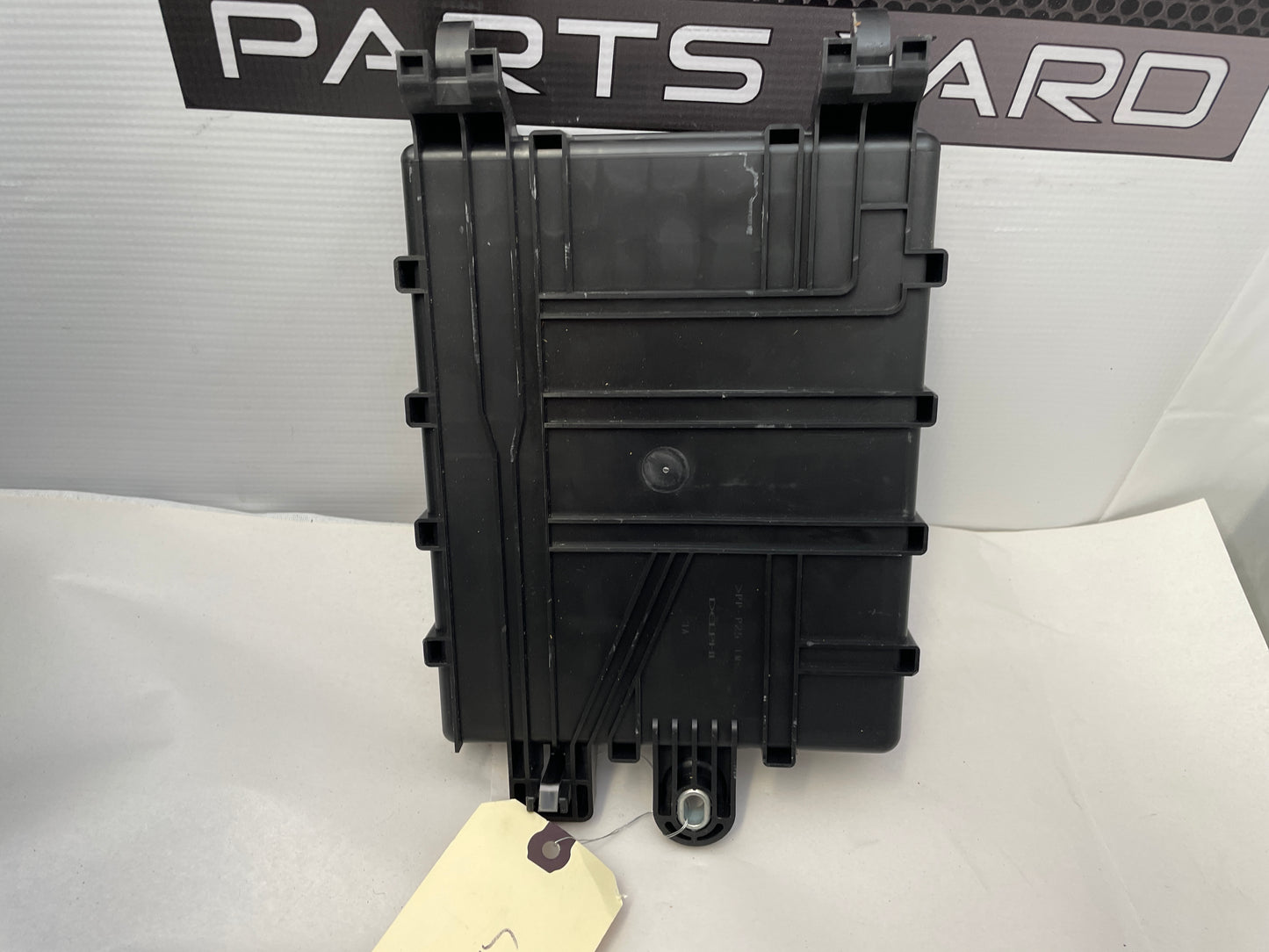 2014 Chevrolet SS Sedan Rear Fuse Box Relay OEM - Day's Parts Yard