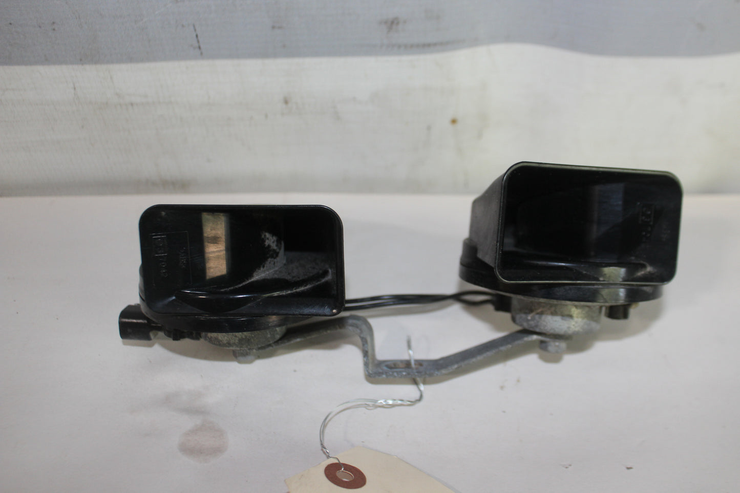 2019 Chevy Tahoe K1500 Premier High and Low Tone Horns OEM - Day's Parts Yard