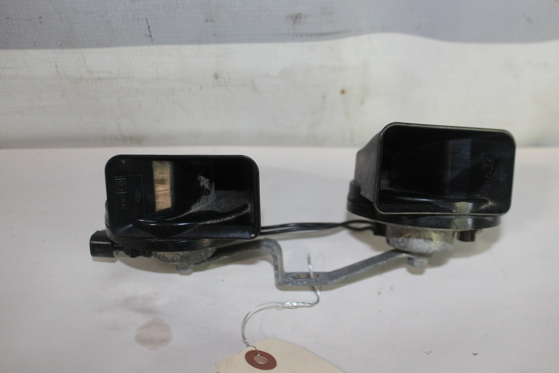 2019 Chevy Tahoe K1500 Premier High and Low Tone Horns OEM - Day's Parts Yard