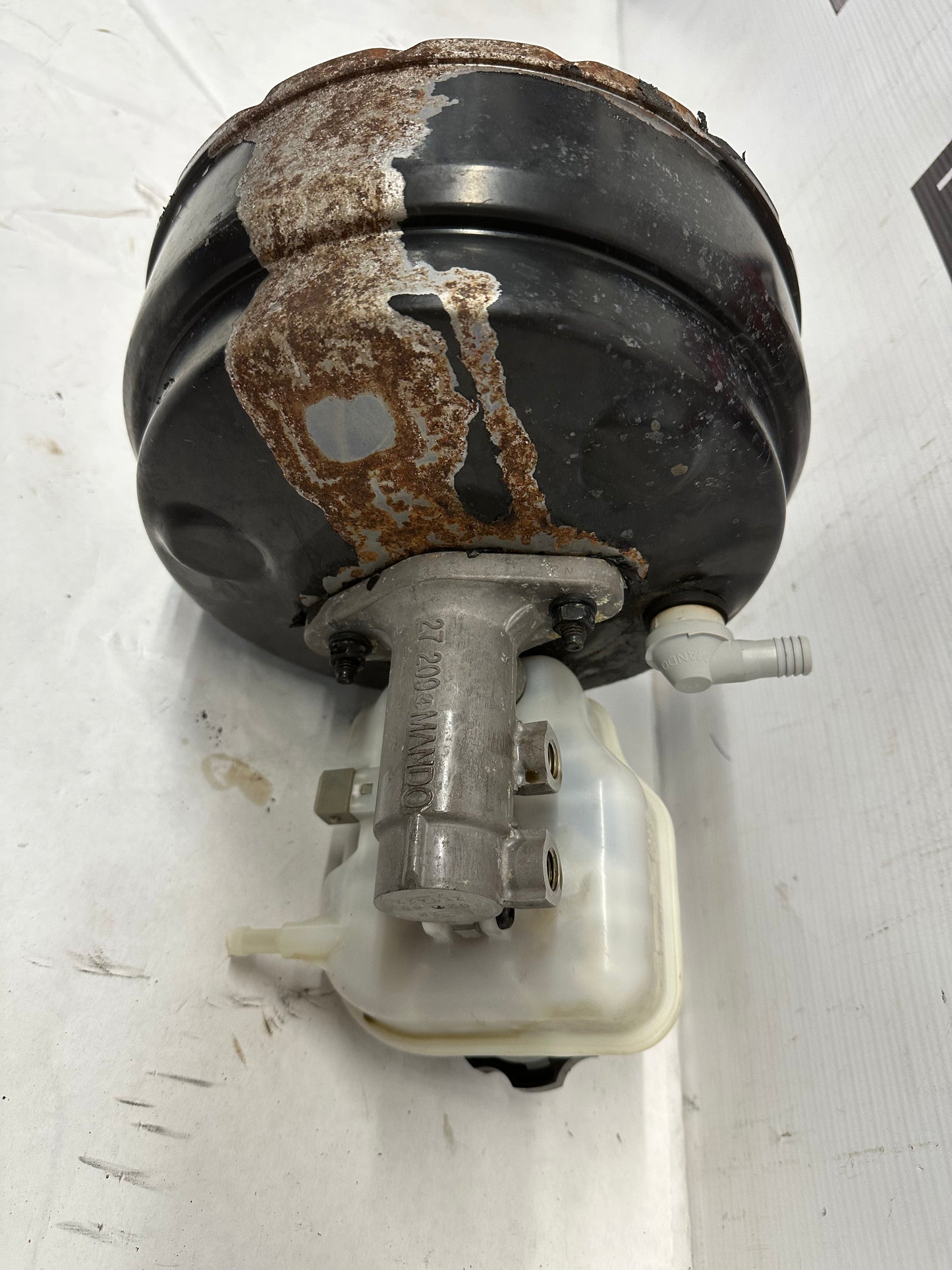 2010 Chevy Camaro SS Brake Booster Master Cylinder Reservoir OEM - Day's Parts Yard