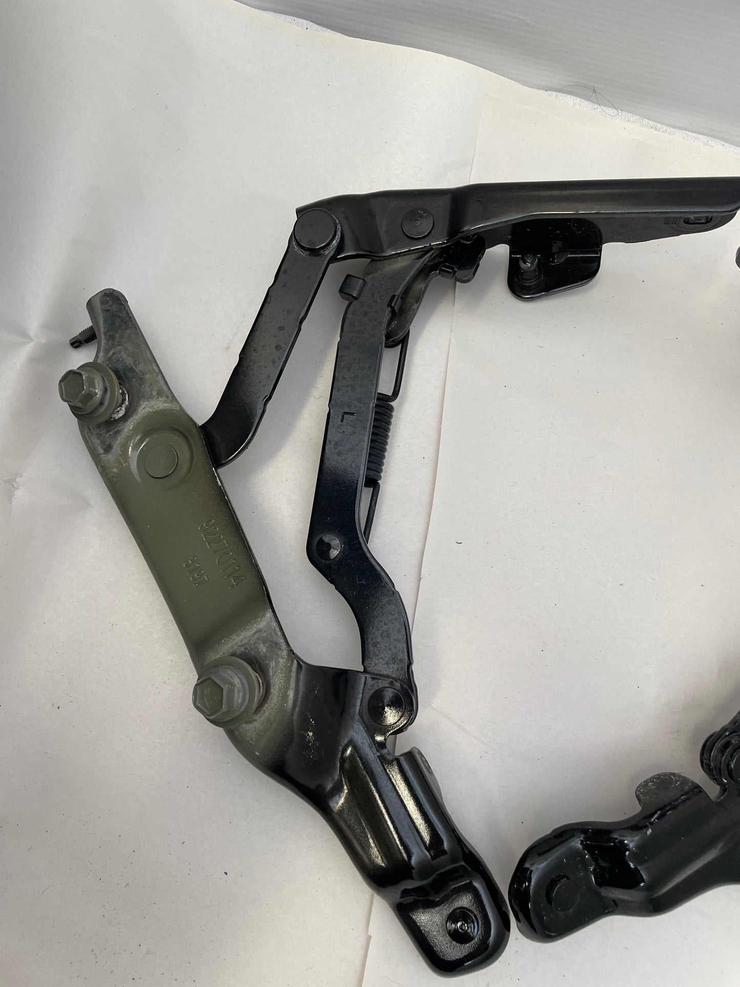 2014 Chevy SS Sedan RH & LH Trunk Deck Lid Hinges OEM - Day's Parts Yard