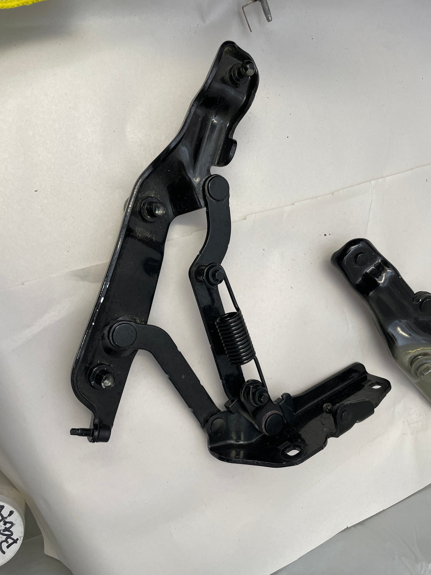 2014 Chevy SS Sedan RH & LH Trunk Deck Lid Hinges OEM - Day's Parts Yard