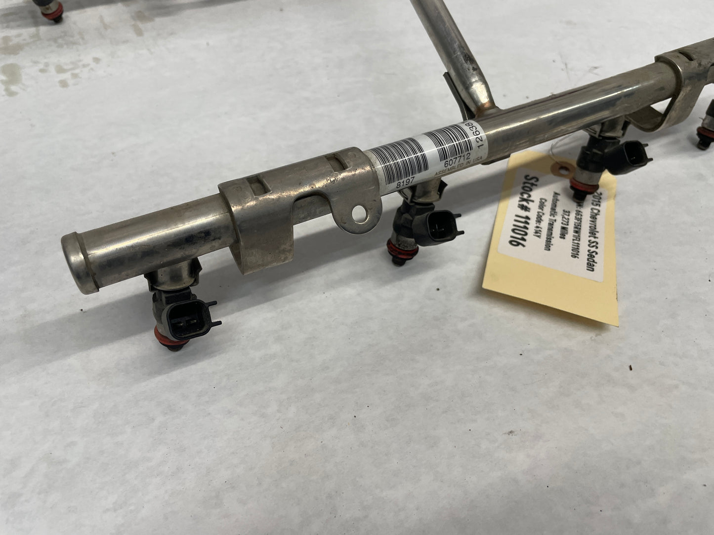 2015 Chevy SS Sedan Fuel Injection Rail w/ Hardware LS2 LS3 OEM - Day's Parts Yard