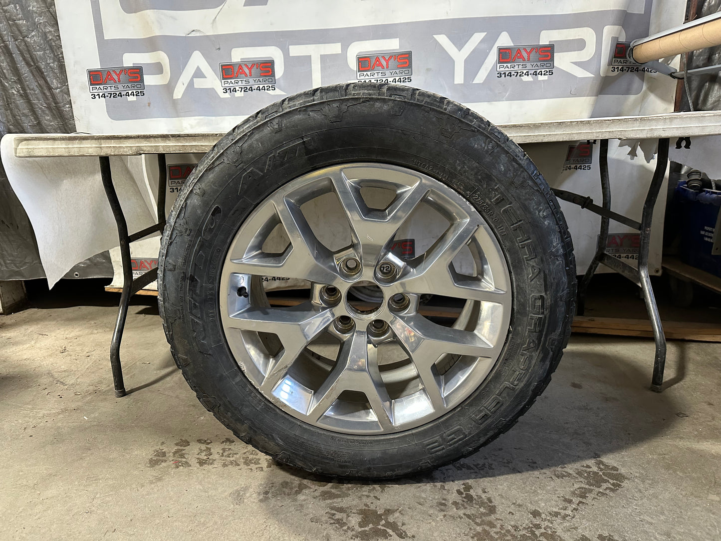 2018 GMC Sierra 1500 SLT Wheel and Tire 20X9 OEM - Day's Parts Yard