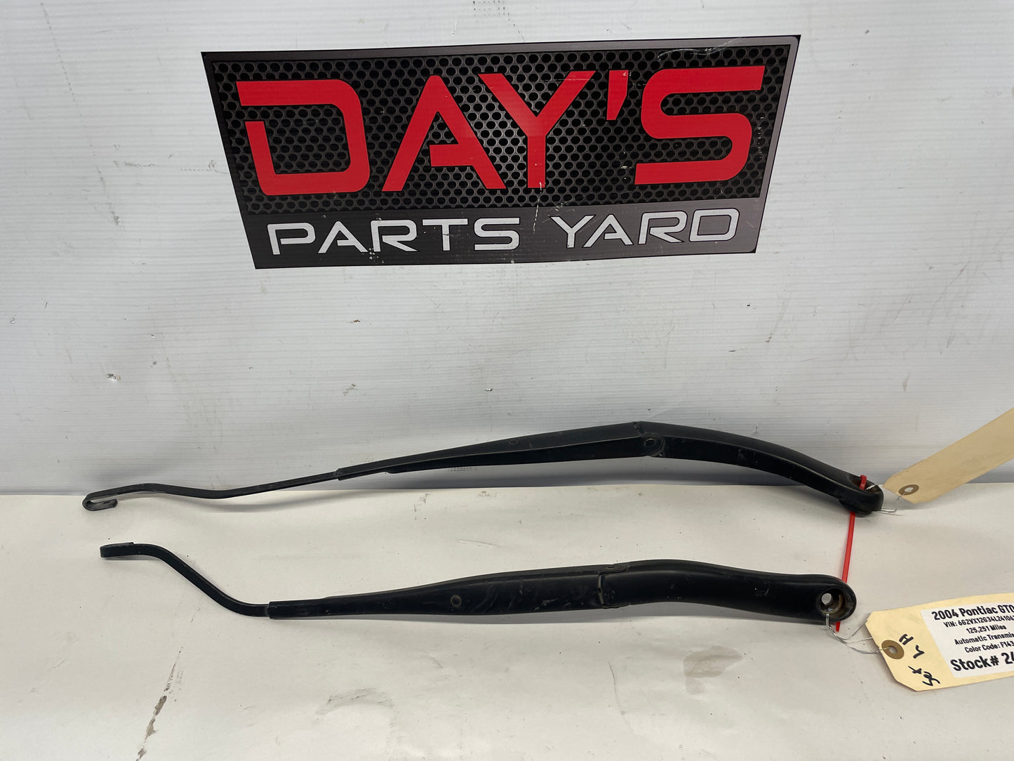 2004 Pontiac GTO RH & LH Windshield Wiper Arms OEM - Day's Parts Yard