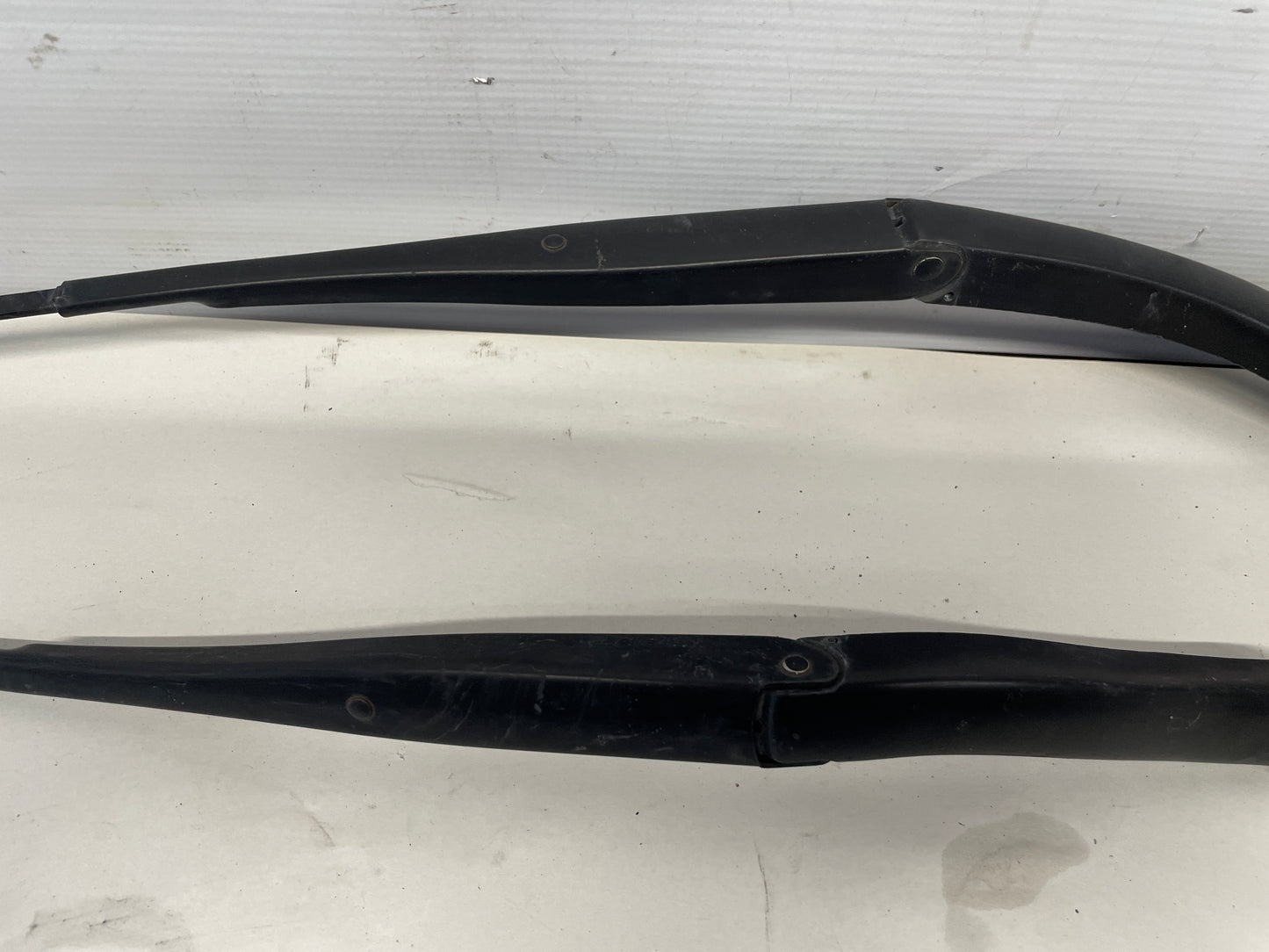 2004 Pontiac GTO RH & LH Windshield Wiper Arms OEM - Day's Parts Yard