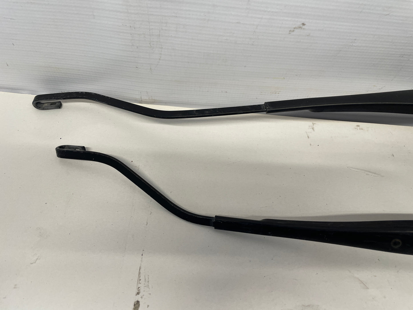 2004 Pontiac GTO RH & LH Windshield Wiper Arms OEM - Day's Parts Yard