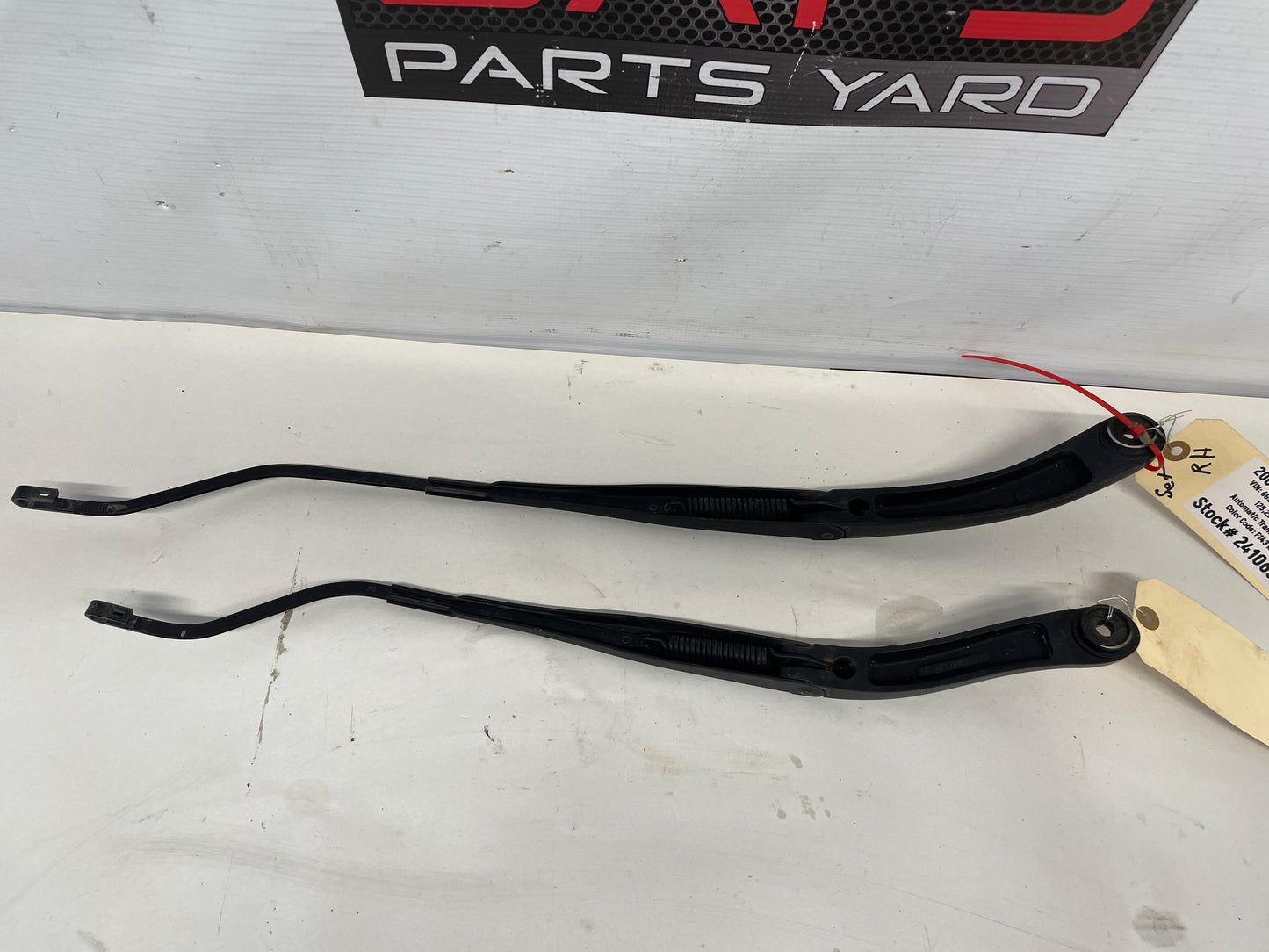 2004 Pontiac GTO RH & LH Windshield Wiper Arms OEM - Day's Parts Yard