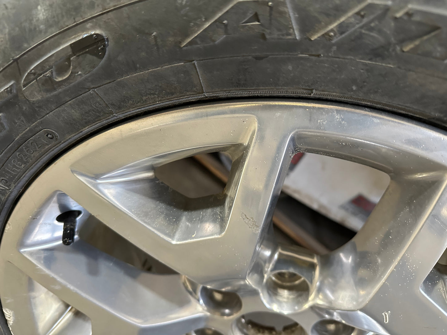 2018 GMC Sierra 1500 SLT Wheel and Tire 20X9 OEM - Day's Parts Yard
