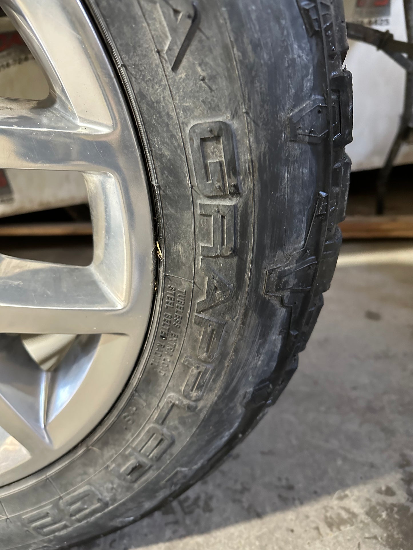 2018 GMC Sierra 1500 SLT Wheel and Tire 20X9 OEM - Day's Parts Yard