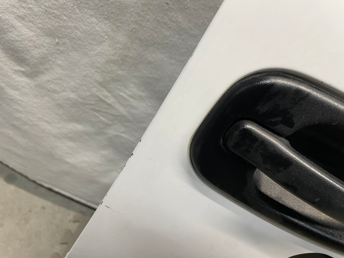 2004 Chevy Silverado 2500HD RH Passenger Front Exterior Door White OEM - Day's Parts Yard