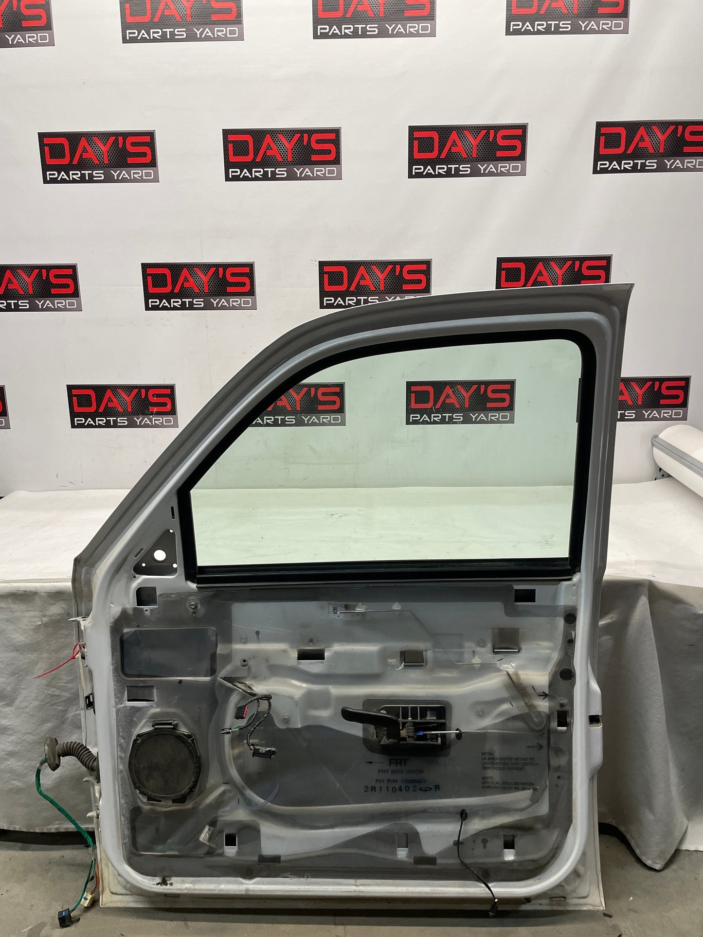 2004 Chevy Silverado 2500HD RH Passenger Front Exterior Door White OEM - Day's Parts Yard