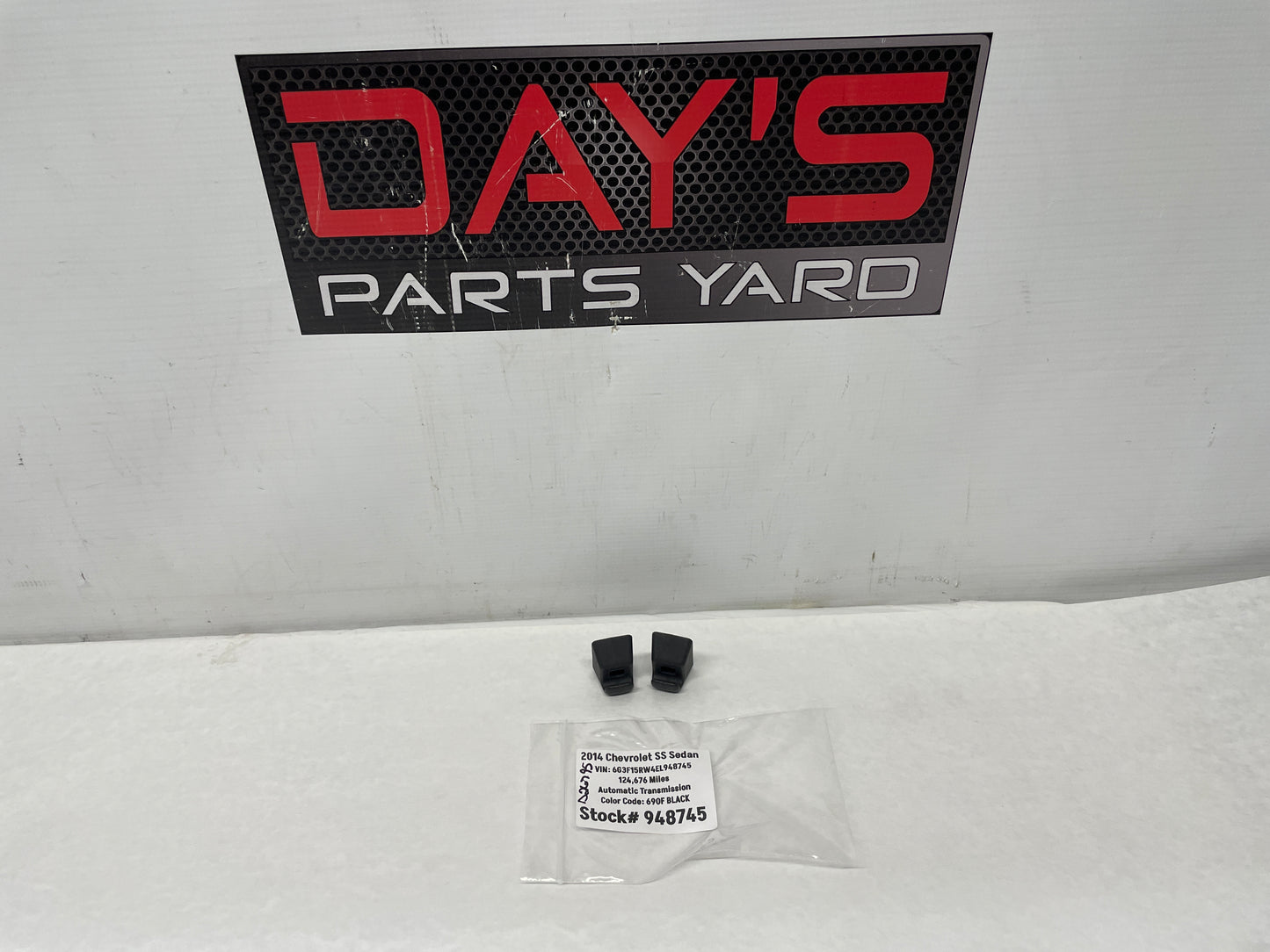 2009 Pontiac G8 GT Sun Visor Sunvisor Clip Set OEM