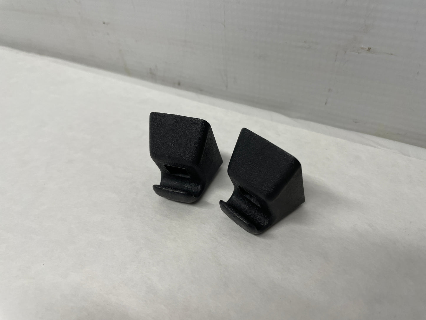 2009 Pontiac G8 GT Sun Visor Sunvisor Clip Set OEM