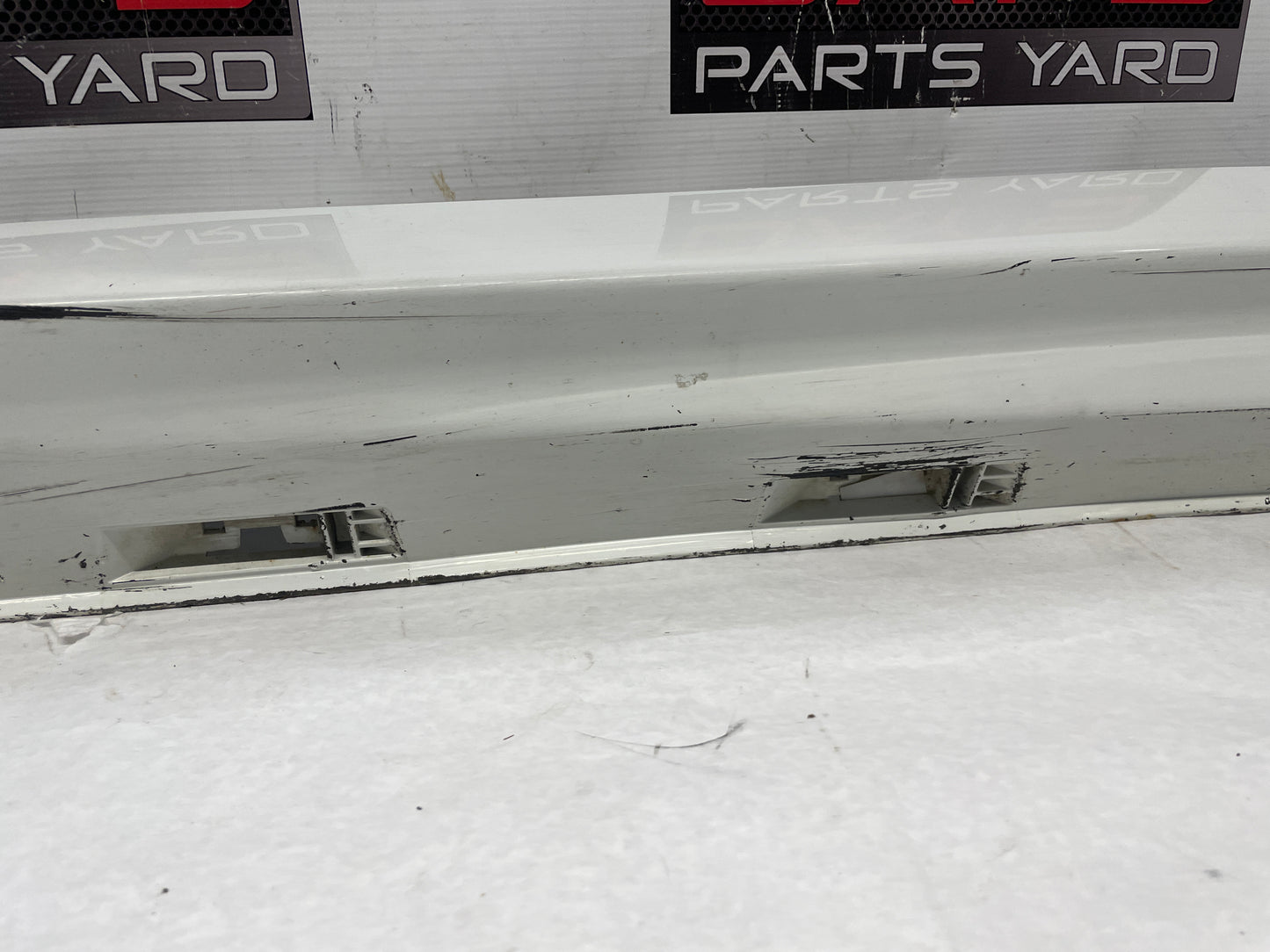 2008 Pontiac G8 Base LH Driver Rocker Molding Side Skirt Panel White OEM - Day's Parts Yard