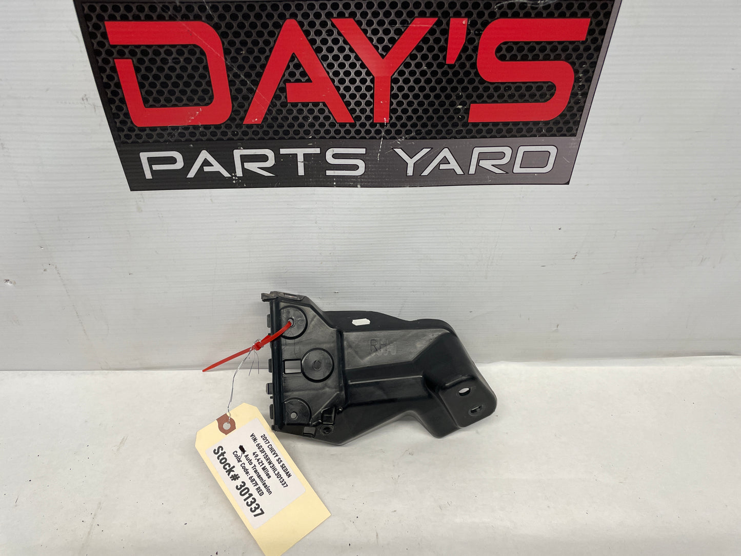 2017 Chevy SS Sedan RH Passenger Fender Bumper Bracket OEM - Day's Parts Yard