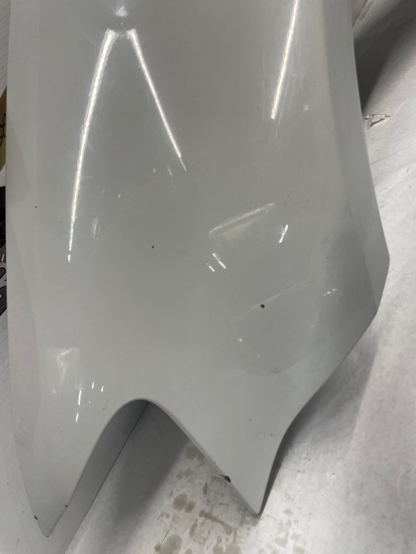 2008 Pontiac G8 Base LH Driver Fender White OEM - Day's Parts Yard