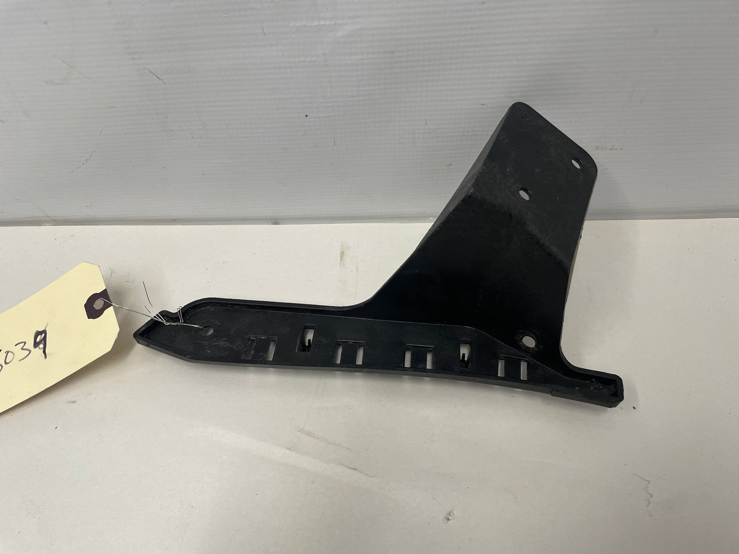2014 Cadillac CTS-V Coupe LH Driver Front Bumper Bracket OEM - Day's Parts Yard