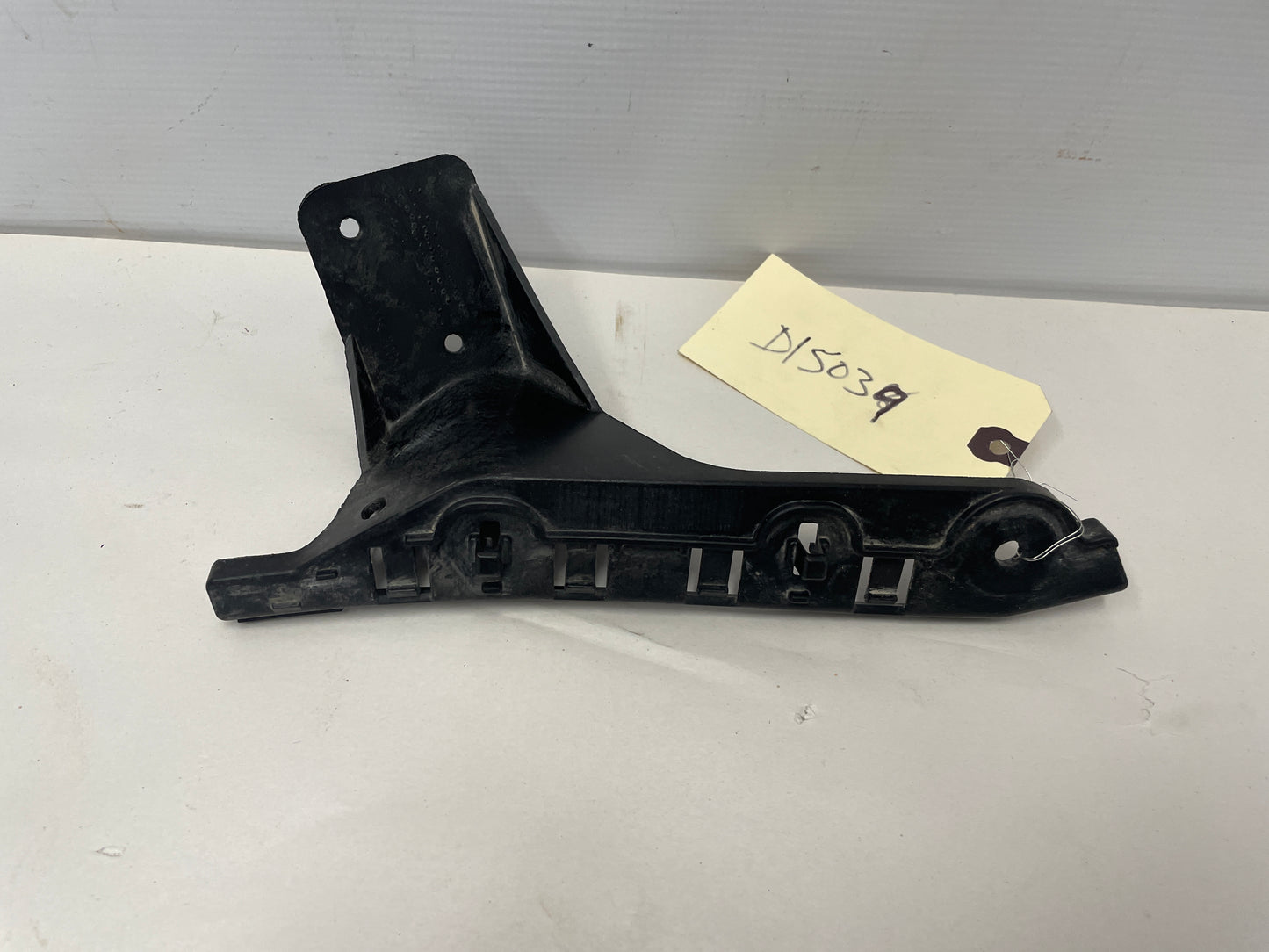 2014 Cadillac CTS-V Coupe LH Driver Front Bumper Bracket OEM - Day's Parts Yard