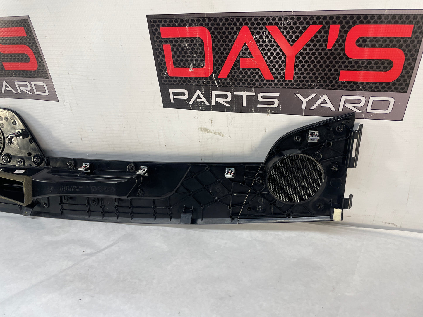 2009 Cadillac CTS-V Dashboard Dash Vent Windshield Defroster Trim Panel Grille OEM - Day's Parts Yard