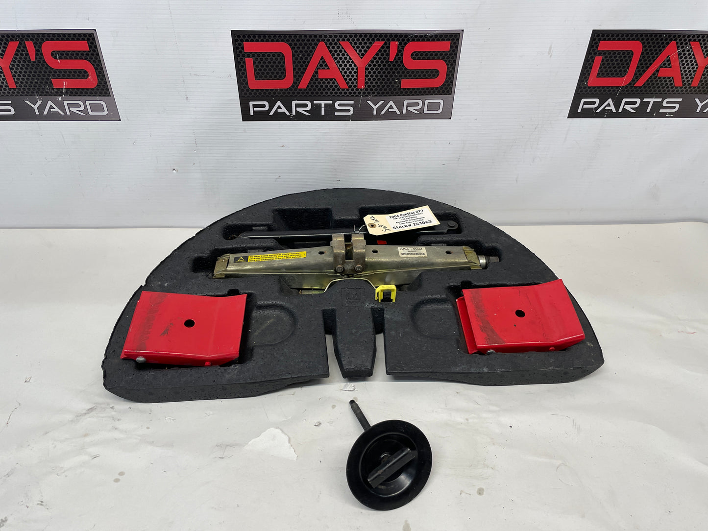 2004 Pontiac GTO Emergency Spare Tire Jack Tool Kit OEM - Day's Parts Yard