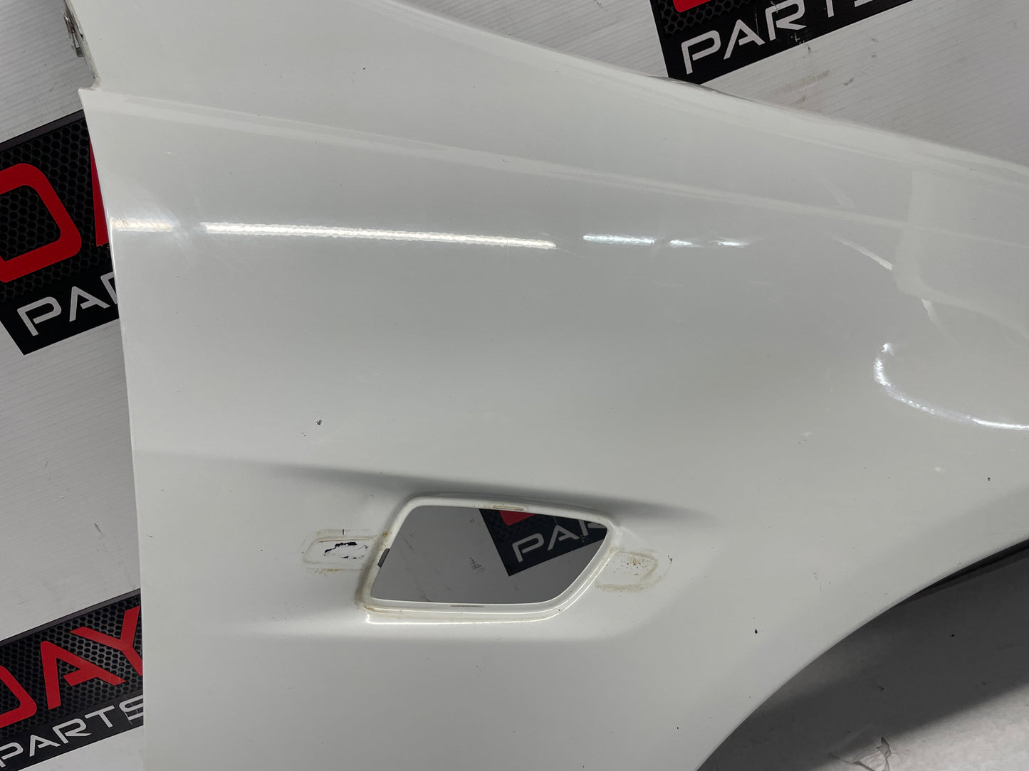 2008 Pontiac G8 Base RH Passenger Fender White OEM - Day's Parts Yard