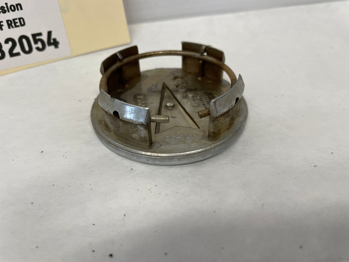 2005 Pontiac GTO Wheel Center Cap OEM - Day's Parts Yard