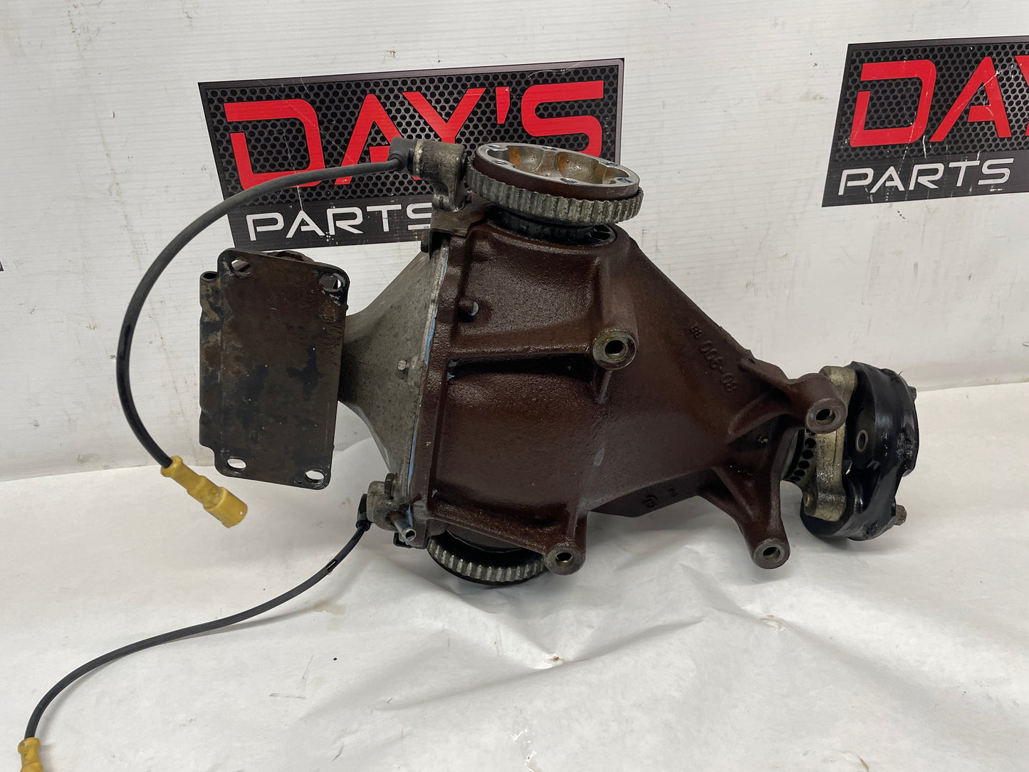 2005 Pontiac GTO Rear End Rearend Carrier Axle Differential 3.46 LSD OEM - Day's Parts Yard