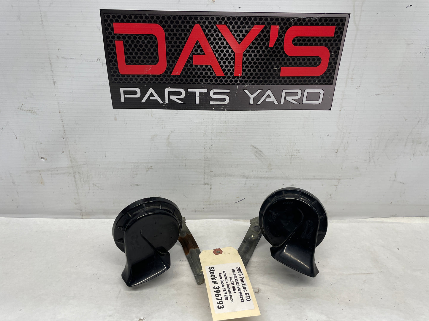 2006 Pontiac GTO Horn Set OEM - Day's Parts Yard