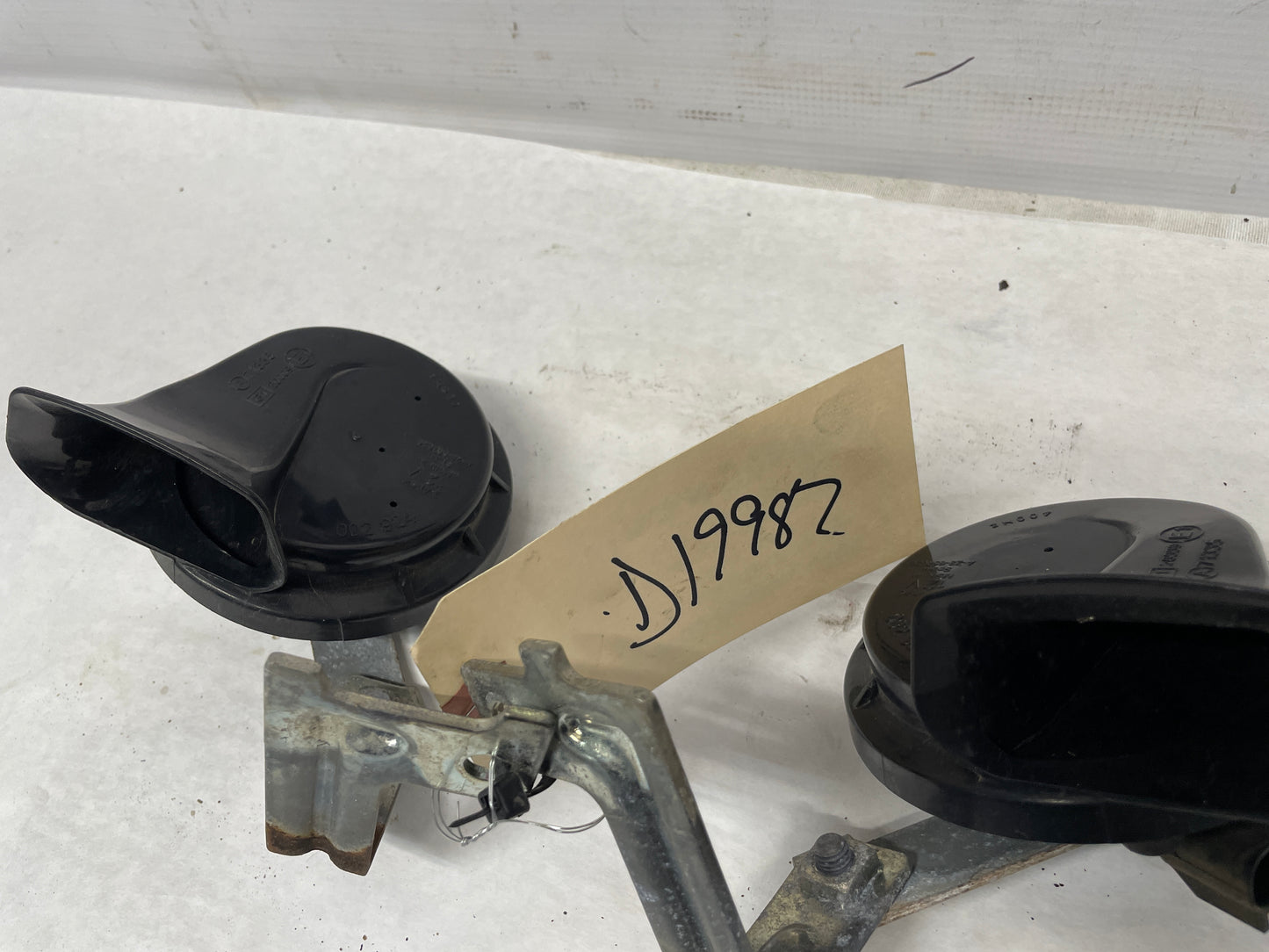 2006 Pontiac GTO Horn Set OEM - Day's Parts Yard