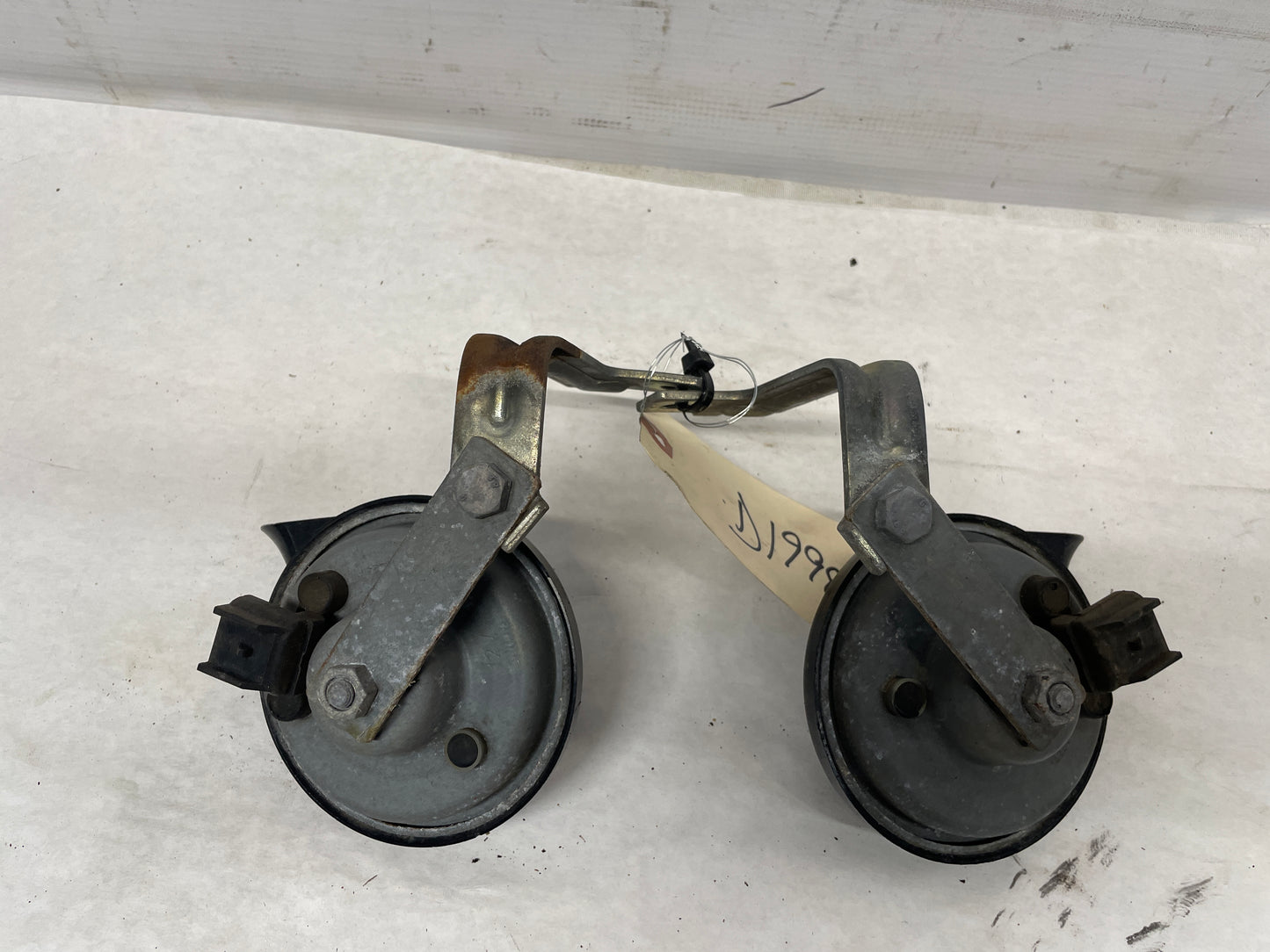 2006 Pontiac GTO Horn Set OEM - Day's Parts Yard