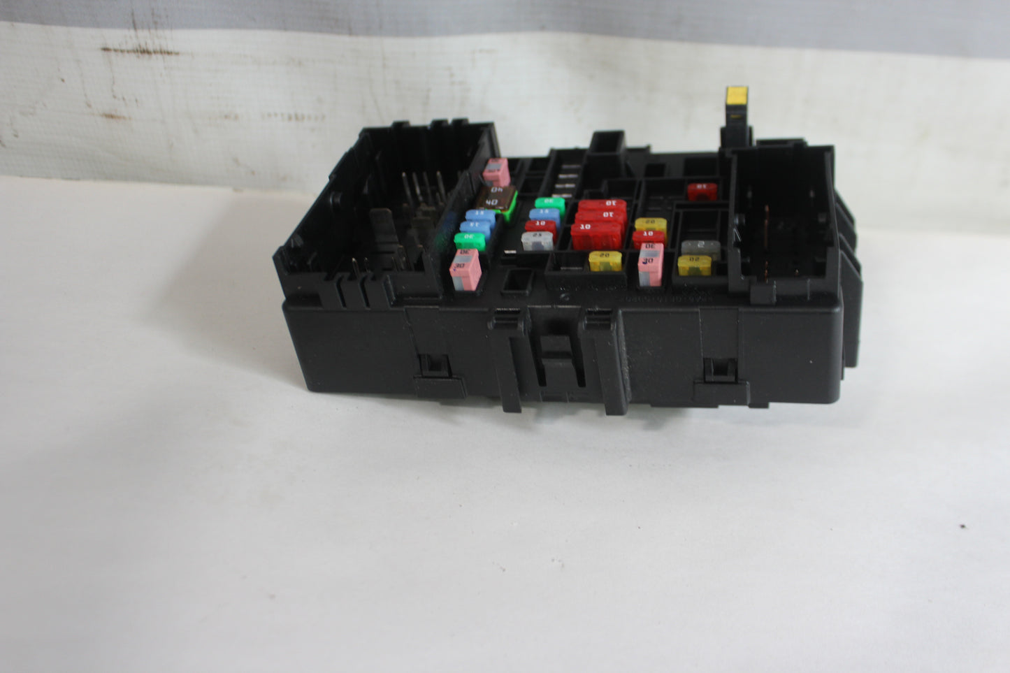 2019 Chevy Tahoe K1500 Premier Front RH Passenger Fuse Box Relay OEM - Day's Parts Yard