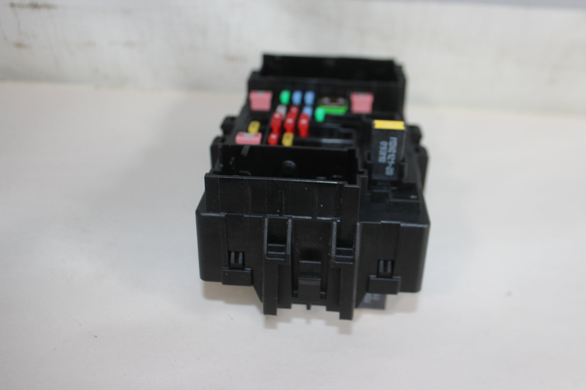 2019 Chevy Tahoe K1500 Premier Front RH Passenger Fuse Box Relay OEM - Day's Parts Yard