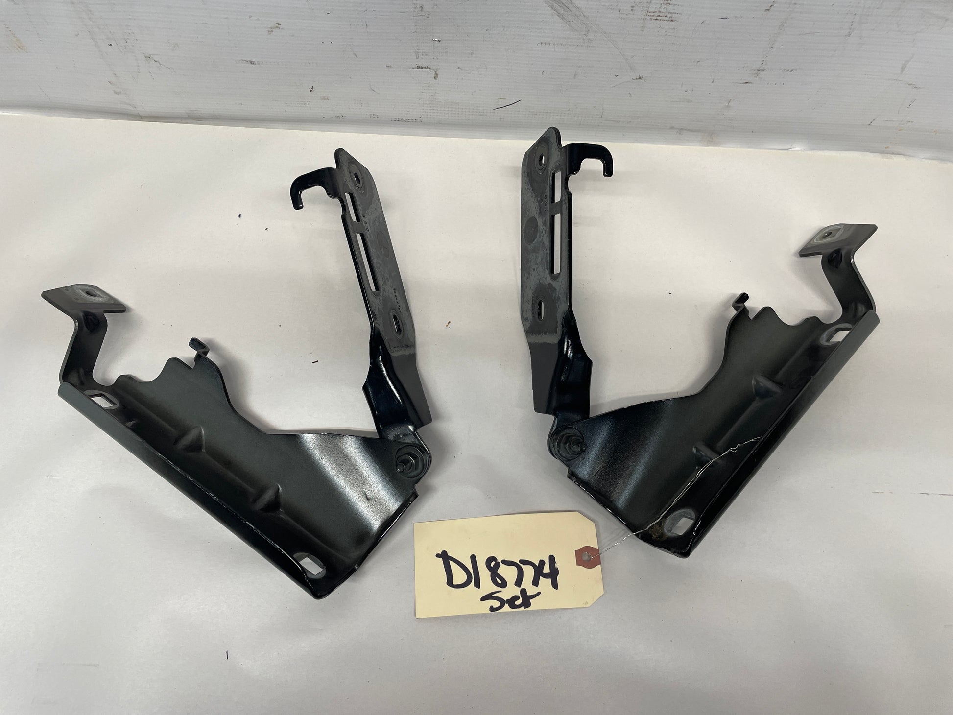 2011 Cadillac CTS-V Coupe RH & LH Hood Hinges OEM - Day's Parts Yard
