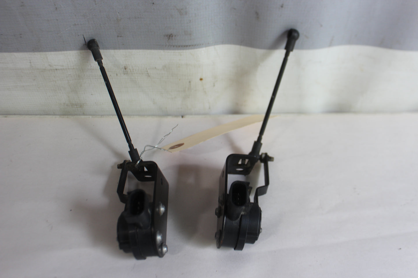 2019 Chevy Tahoe K1500 Premier RH & LH Front Ride Height Level Sensor OEM - Day's Parts Yard