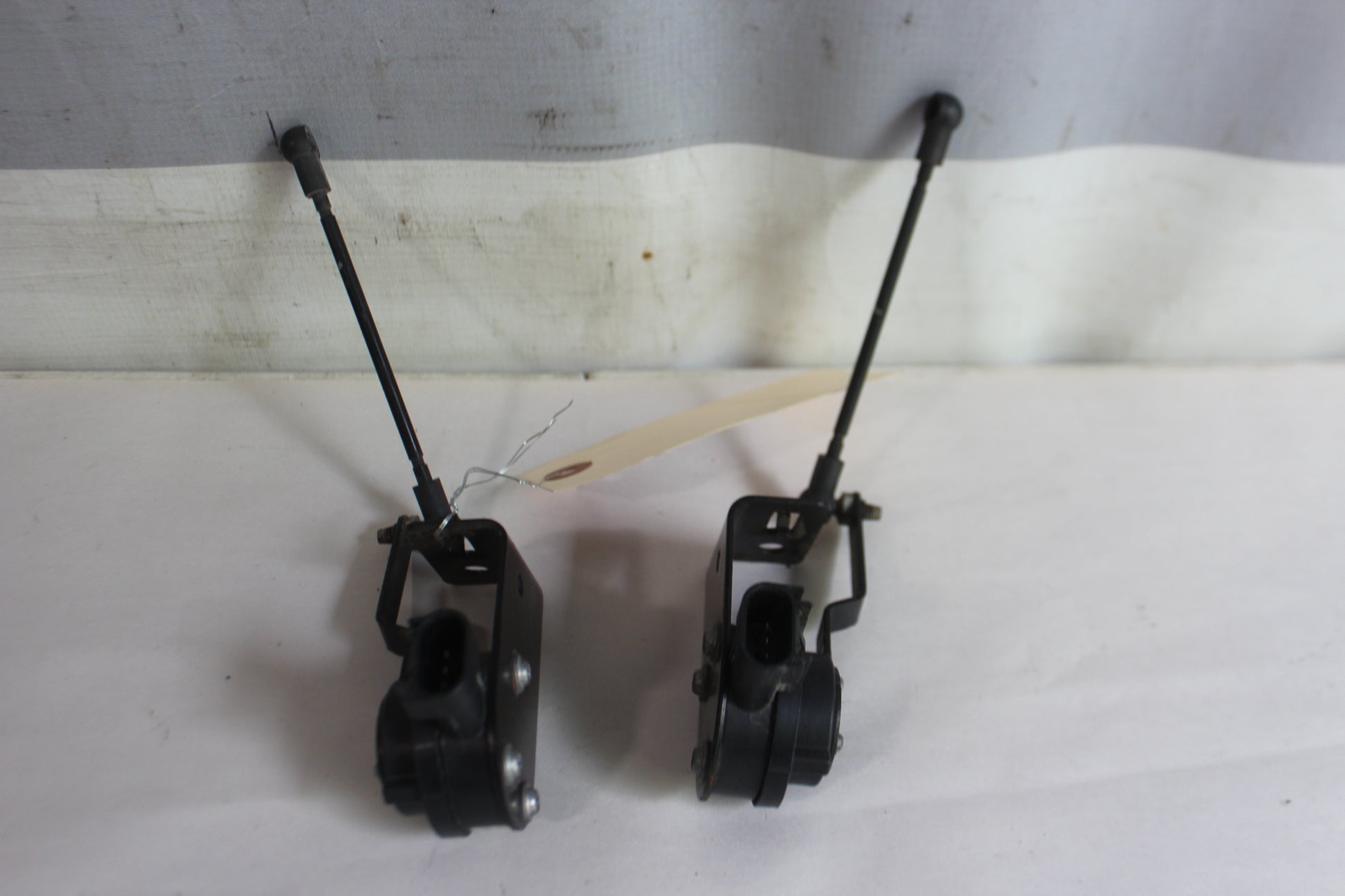 2019 Chevy Tahoe K1500 Premier RH & LH Front Ride Height Level Sensor OEM - Day's Parts Yard