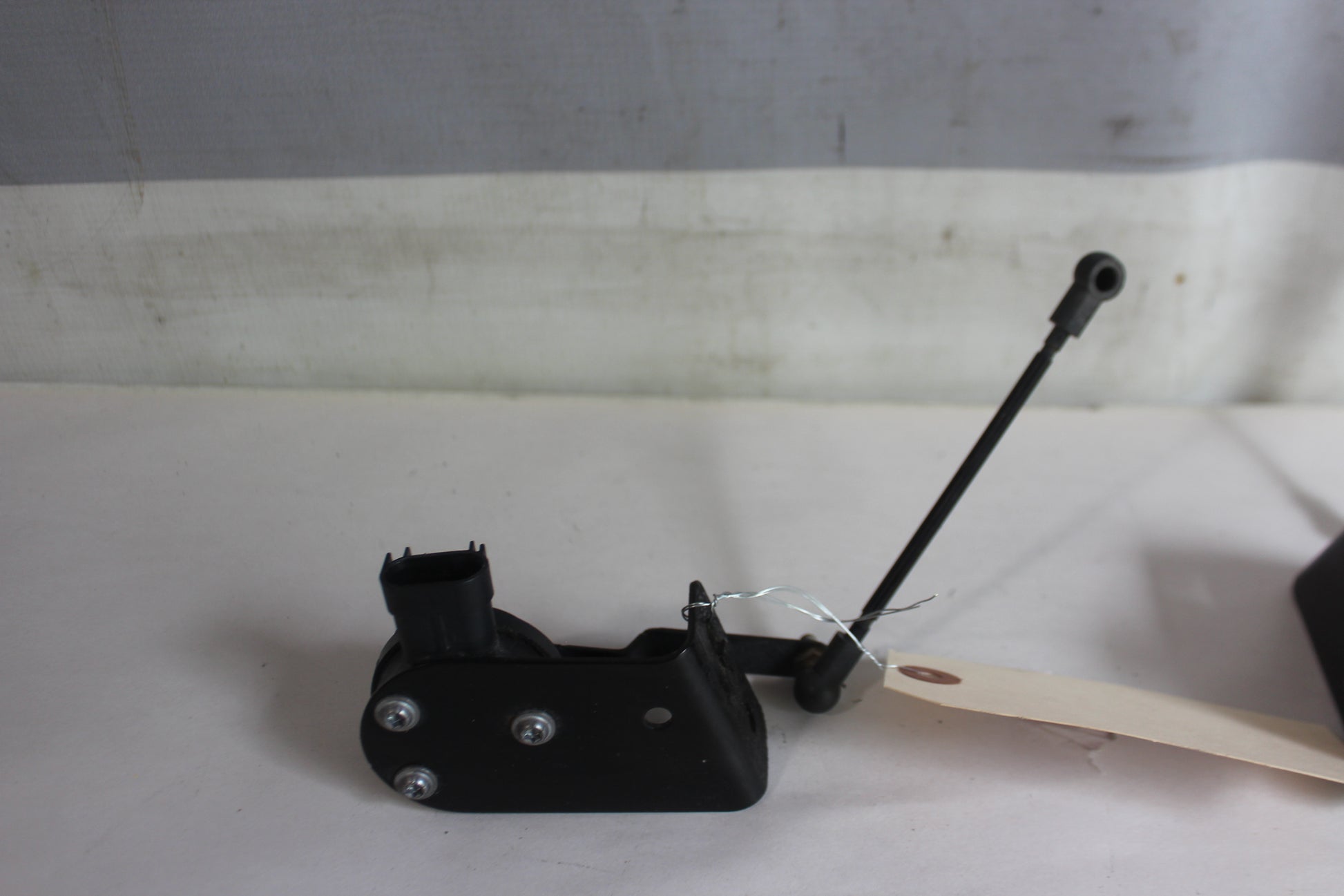2019 Chevy Tahoe K1500 Premier RH & LH Front Ride Height Level Sensor OEM - Day's Parts Yard