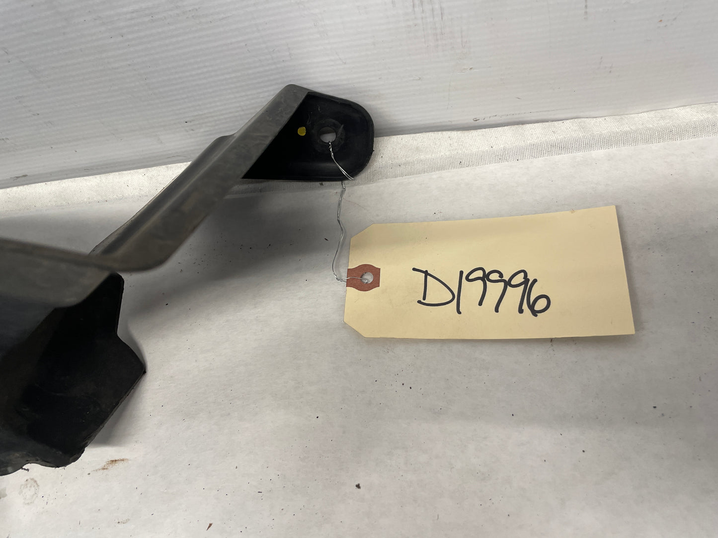 2005 Pontiac GTO Front Facial Radiator Air Inlet Lower Duct OEM - Day's Parts Yard