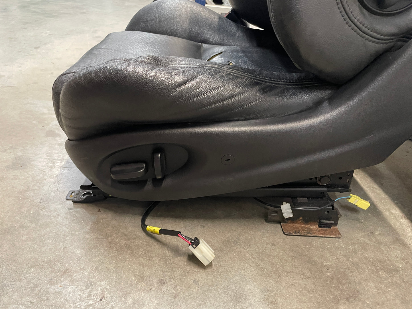 2005 Pontiac GTO LH Driver Front Seat OEM - Day's Parts Yard