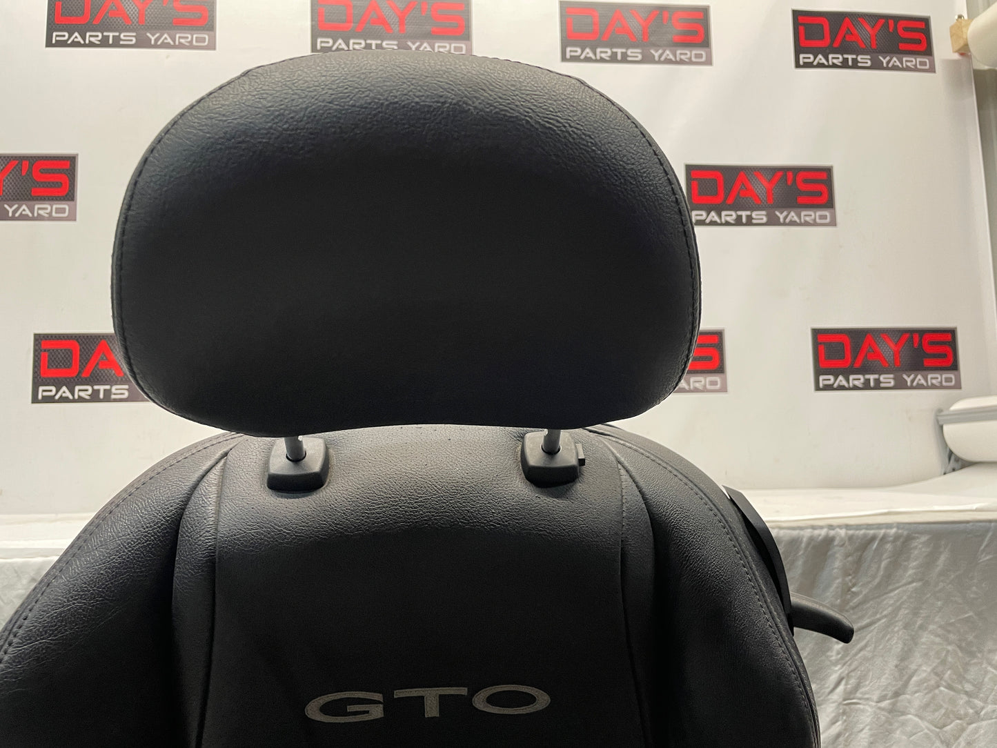 2005 Pontiac GTO LH Driver Front Seat OEM - Day's Parts Yard