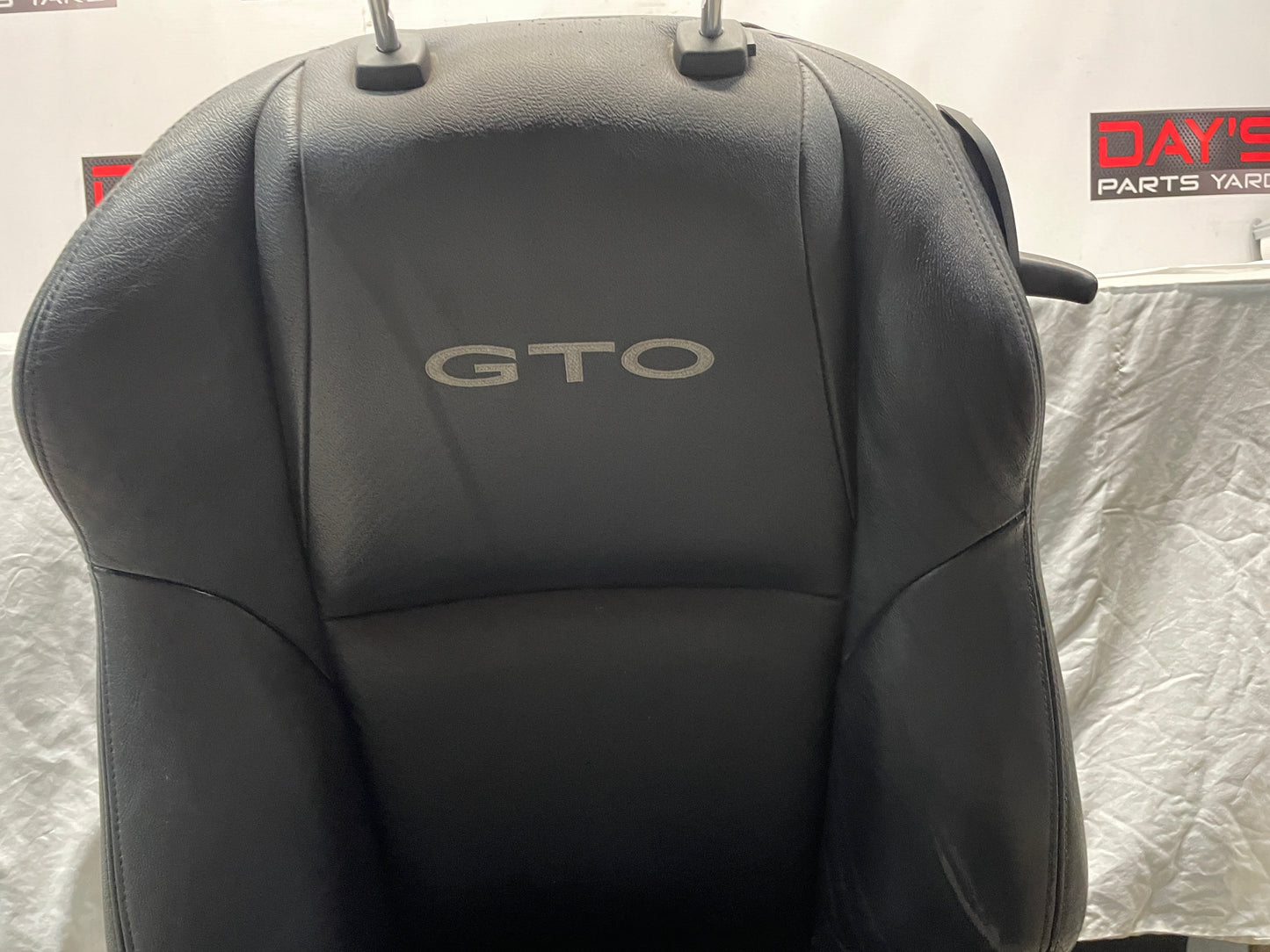 2005 Pontiac GTO LH Driver Front Seat OEM - Day's Parts Yard