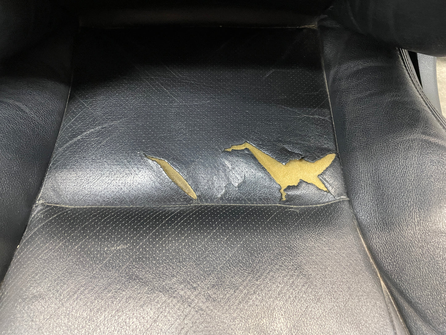 2005 Pontiac GTO LH Driver Front Seat OEM - Day's Parts Yard