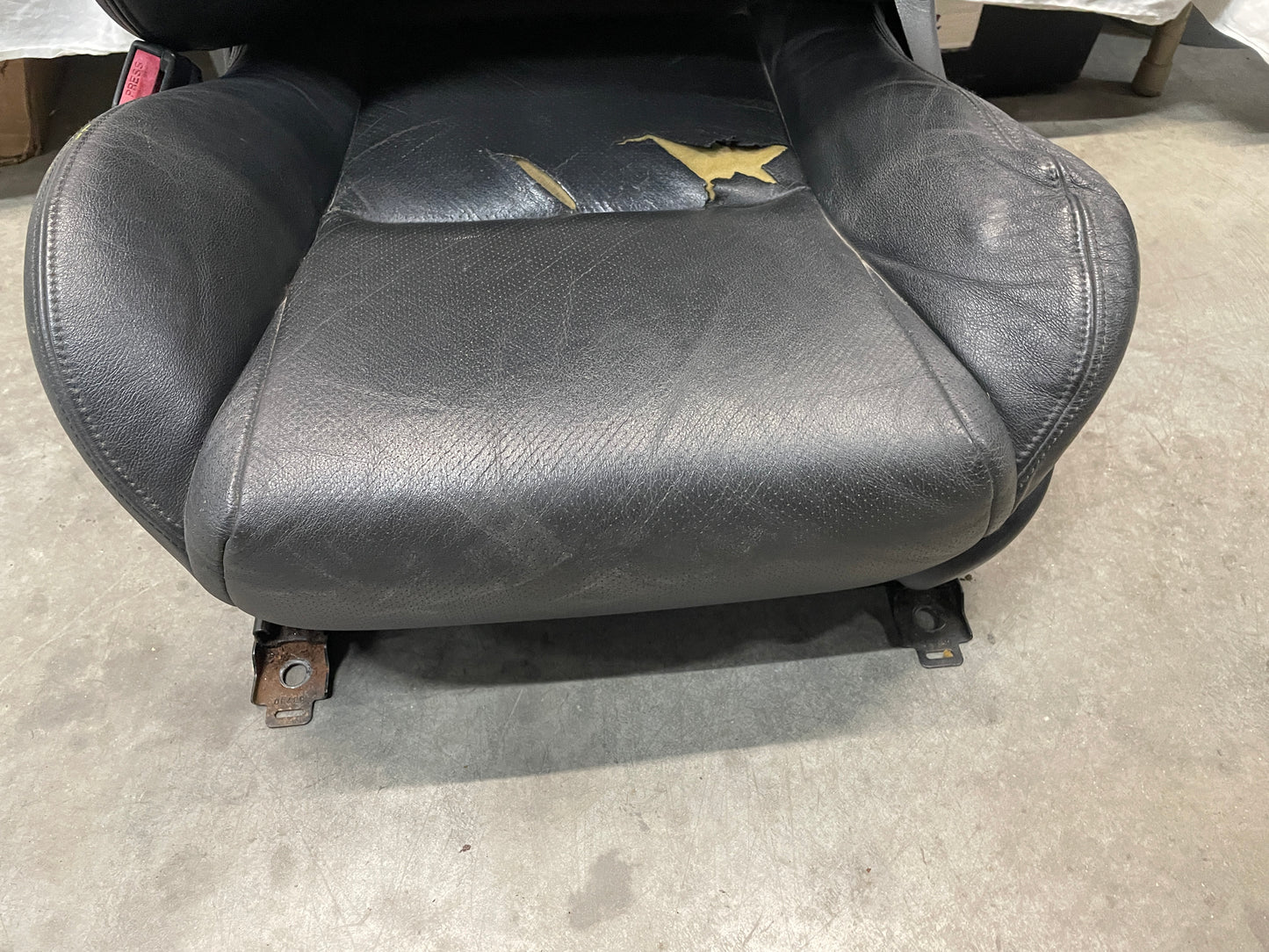 2005 Pontiac GTO LH Driver Front Seat OEM - Day's Parts Yard