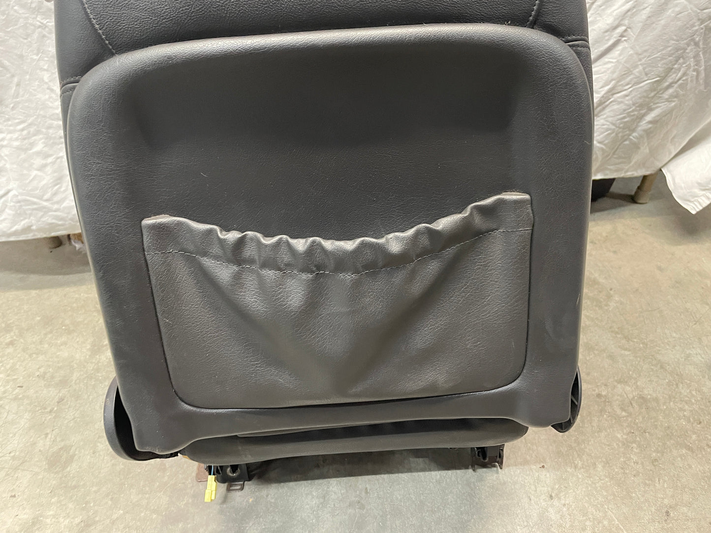 2005 Pontiac GTO LH Driver Front Seat OEM - Day's Parts Yard
