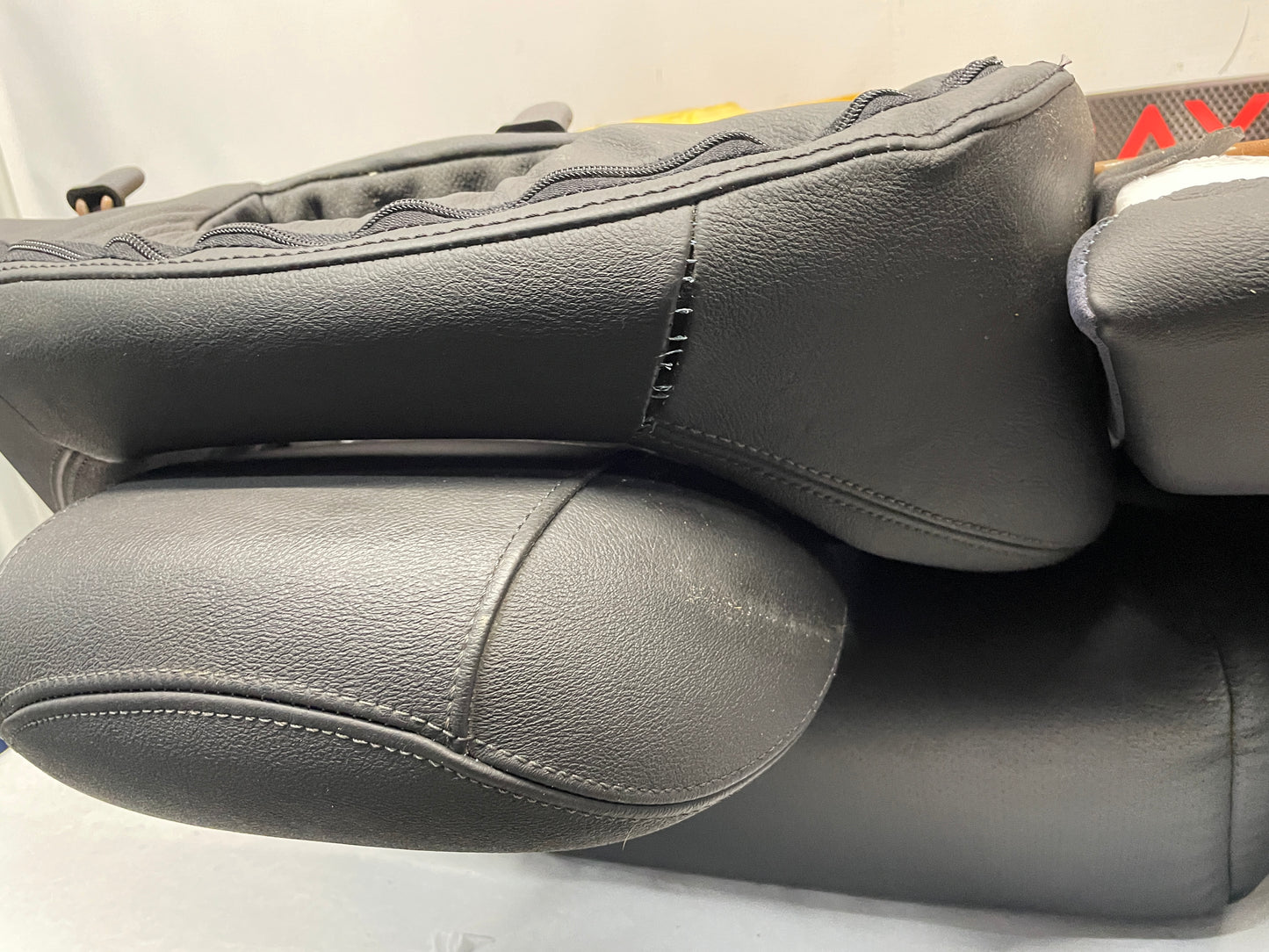 2005 Pontiac GTO Seats Rears Only OEM - Day's Parts Yard