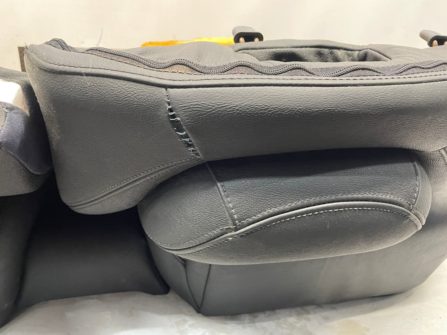 2005 Pontiac GTO Seats Rears Only OEM - Day's Parts Yard