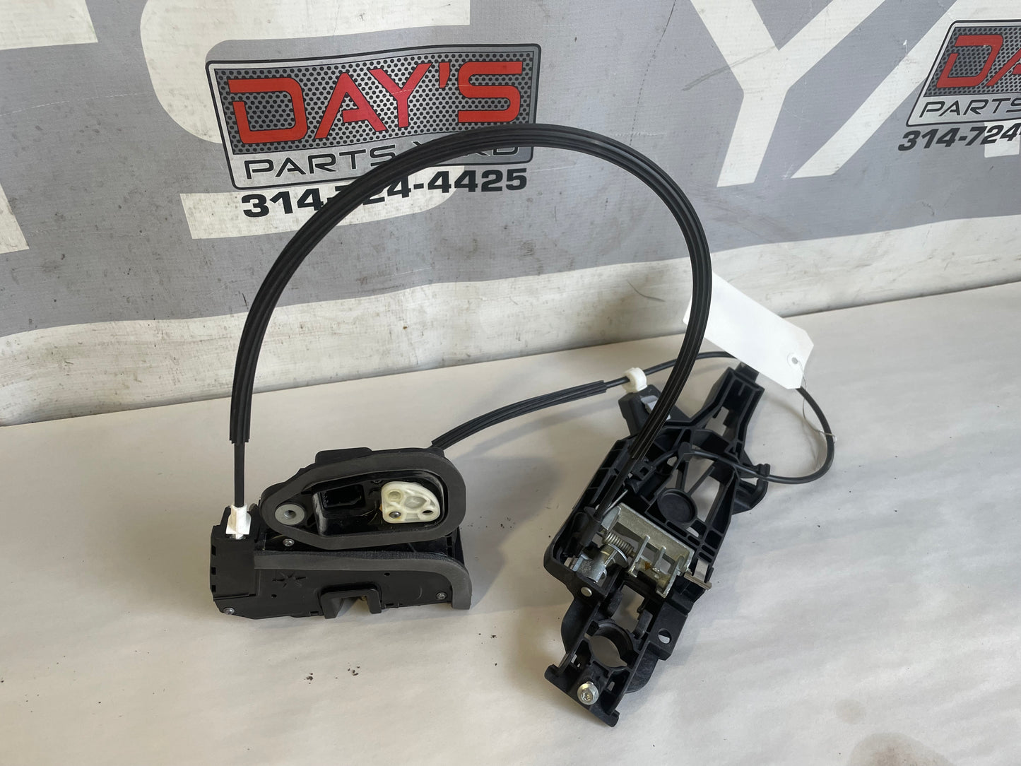 2018 Chevy Suburban LT Front RH Passenger Door Handle Actuator Set OEM - Day's Parts Yard