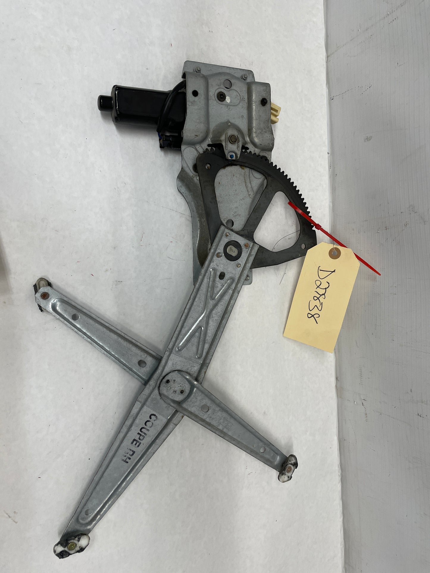 2006 Pontiac GTO RH Passenger Front Window Regulator w/ Motor OEM - Day's Parts Yard